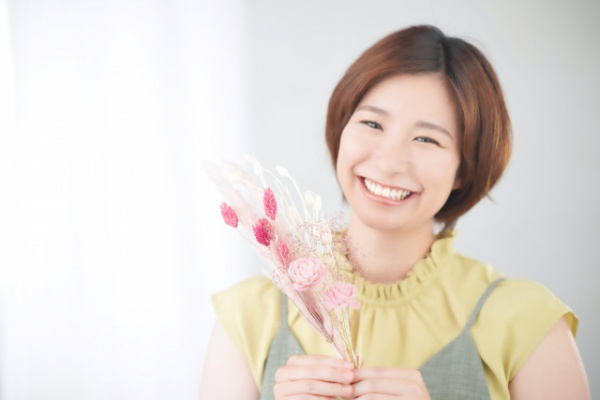 満面の笑みの女性